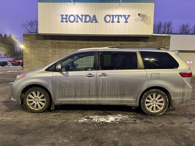 2017 Toyota Sienna 