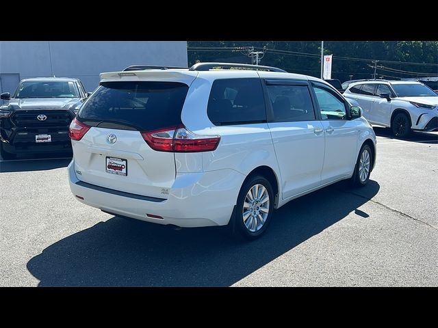 2017 Toyota Sienna XLE