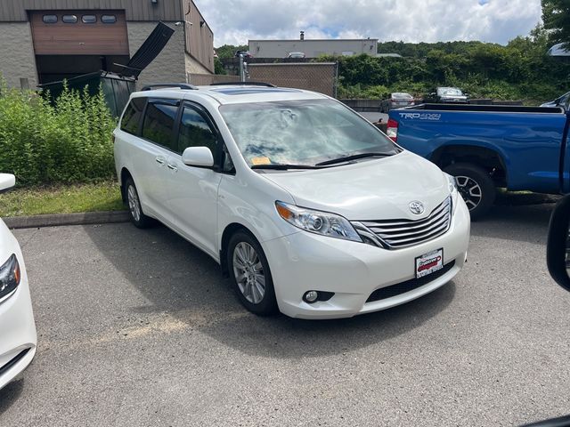 2017 Toyota Sienna XLE