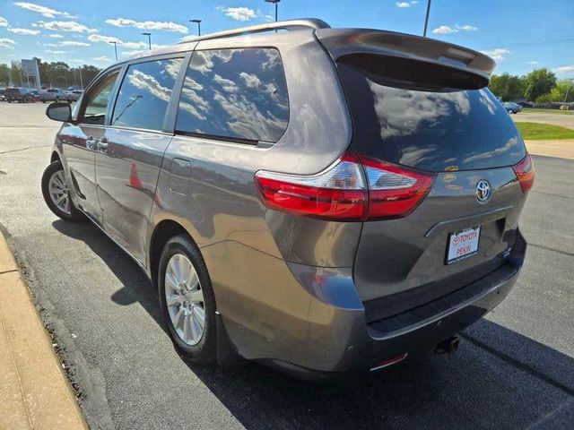 2017 Toyota Sienna XLE