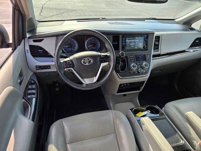 2017 Toyota Sienna XLE