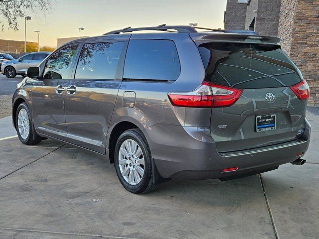 2017 Toyota Sienna XLE