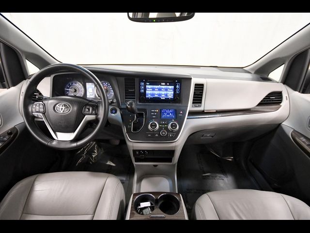 2017 Toyota Sienna XLE