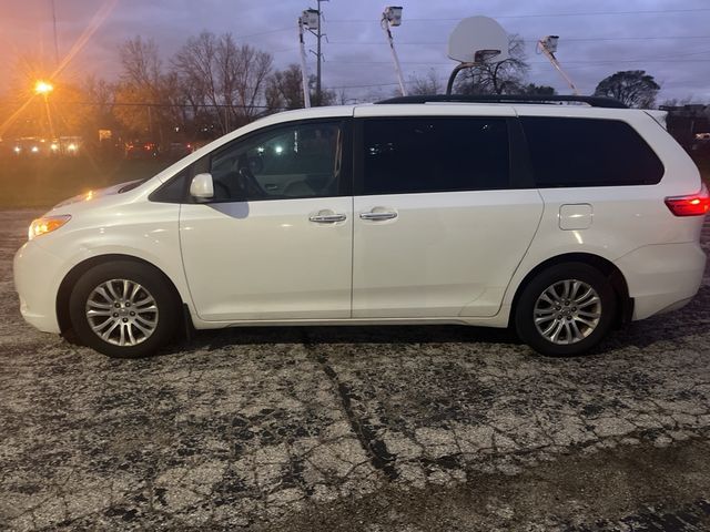 2017 Toyota Sienna 