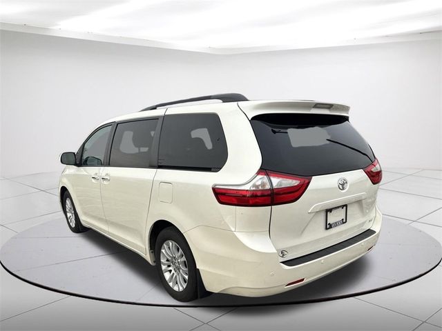 2017 Toyota Sienna 