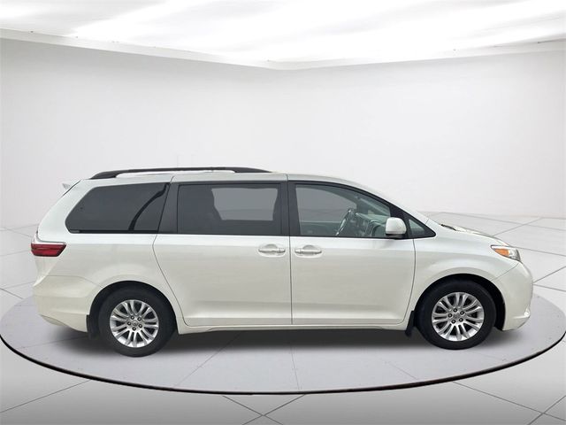 2017 Toyota Sienna 