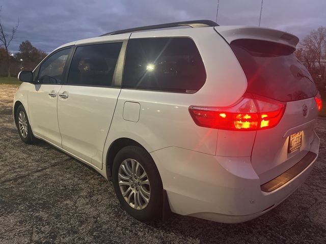 2017 Toyota Sienna 