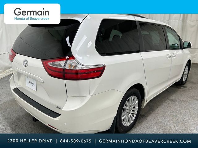 2017 Toyota Sienna XLE Auto Access Seat