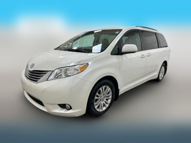 2017 Toyota Sienna XLE Auto Access Seat