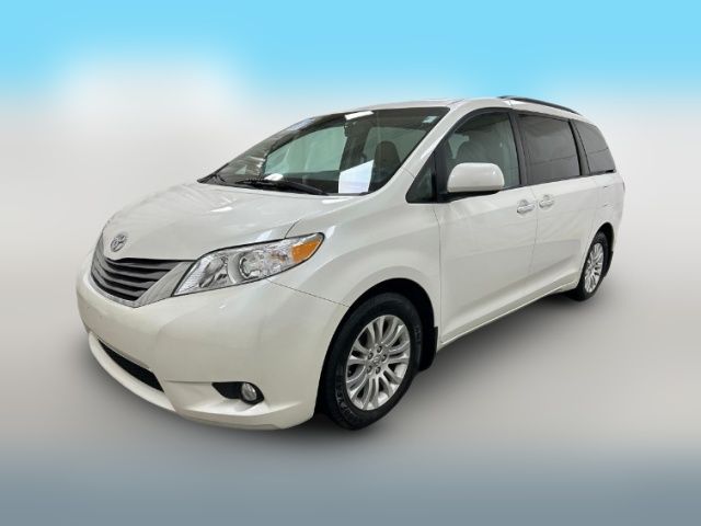 2017 Toyota Sienna XLE Auto Access Seat