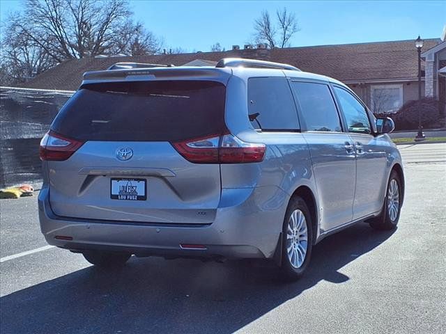 2017 Toyota Sienna XLE