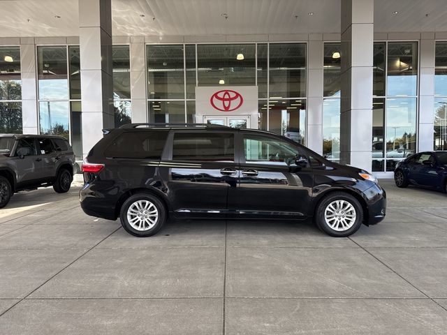 2017 Toyota Sienna 