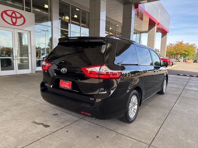 2017 Toyota Sienna 