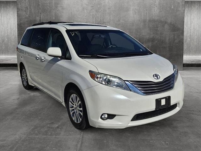 2017 Toyota Sienna XLE