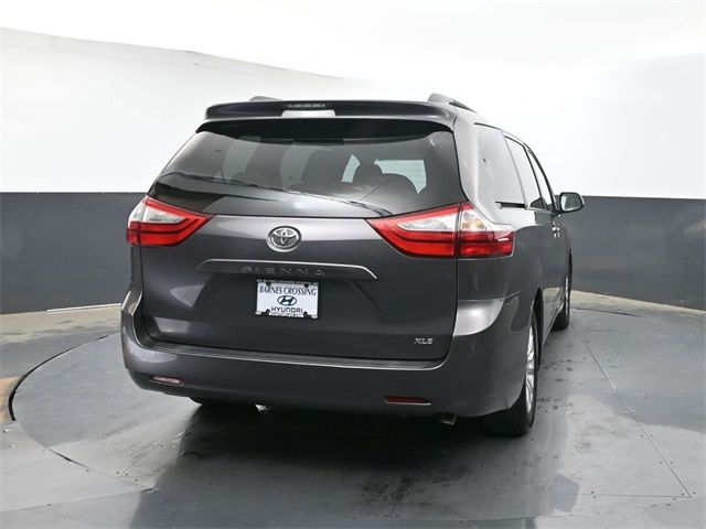 2017 Toyota Sienna XLE Auto Access Seat