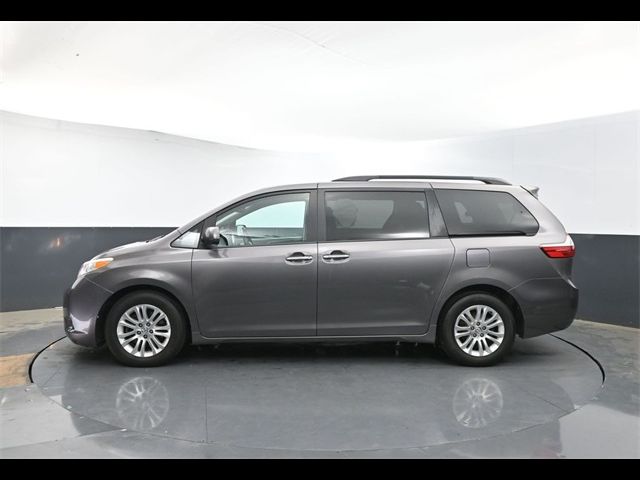 2017 Toyota Sienna XLE Auto Access Seat