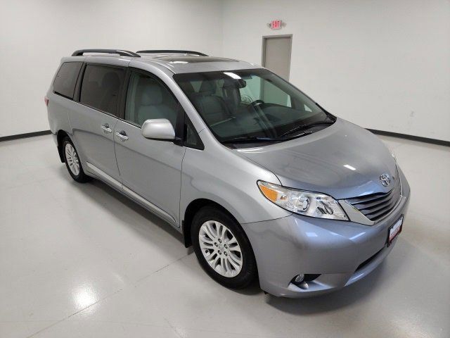 2017 Toyota Sienna XLE