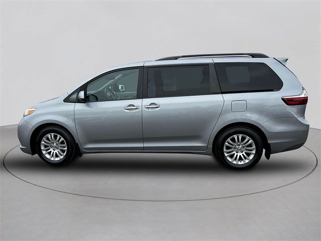 2017 Toyota Sienna XLE