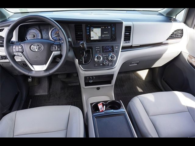 2017 Toyota Sienna XLE