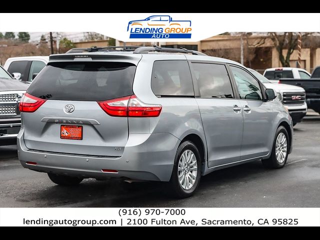 2017 Toyota Sienna XLE