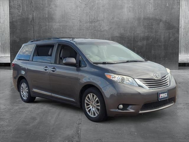 2017 Toyota Sienna XLE