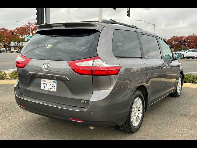 2017 Toyota Sienna XLE