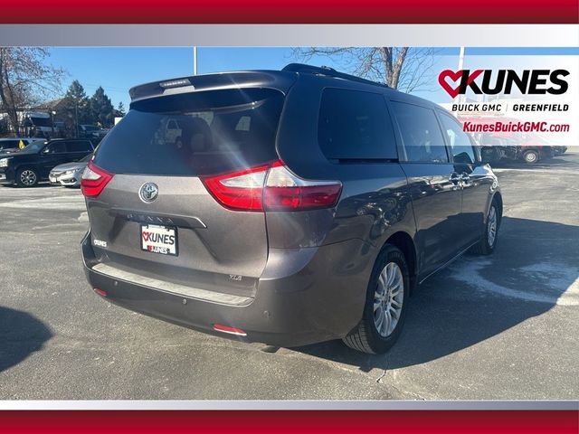 2017 Toyota Sienna XLE