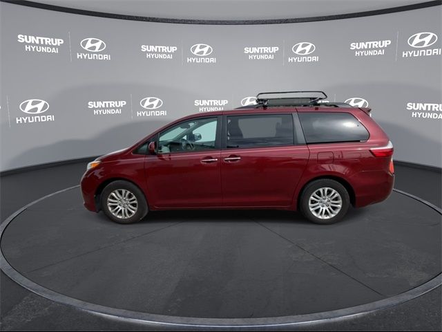 2017 Toyota Sienna XLE Auto Access Seat