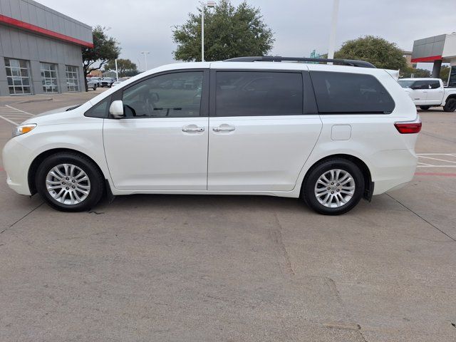 2017 Toyota Sienna XLE