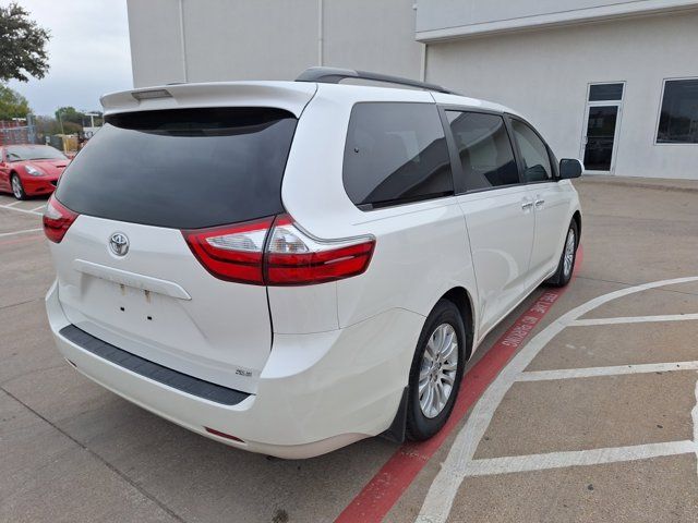 2017 Toyota Sienna XLE