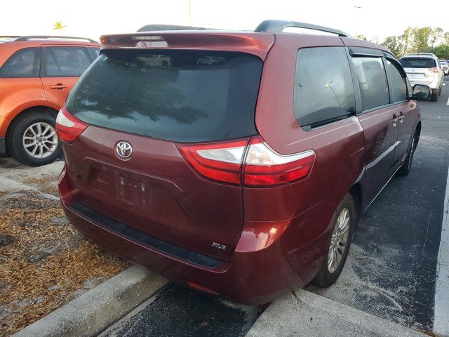 2017 Toyota Sienna XLE