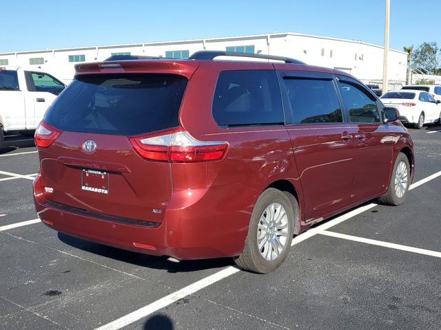 2017 Toyota Sienna 