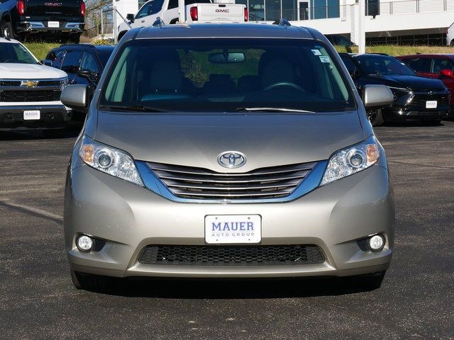 2017 Toyota Sienna XLE Auto Access Seat