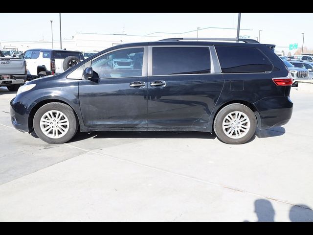 2017 Toyota Sienna XLE