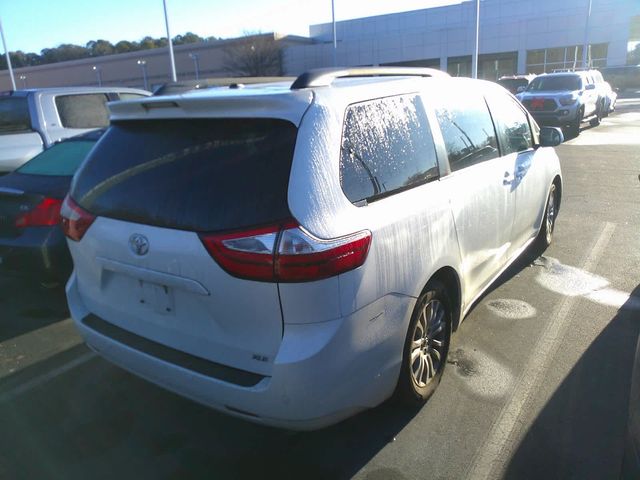 2017 Toyota Sienna XLE