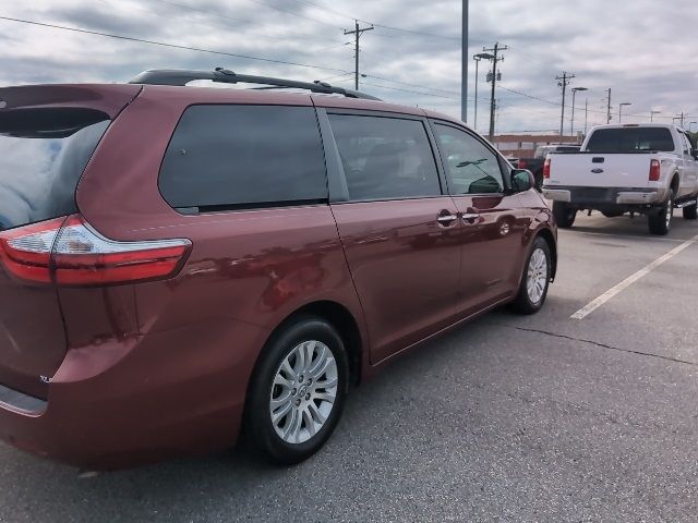 2017 Toyota Sienna 