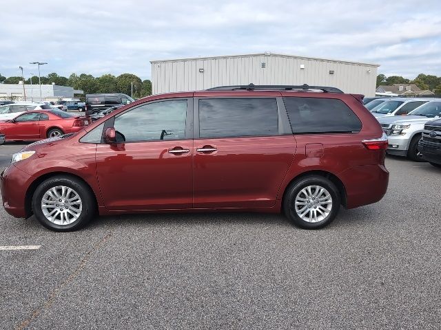 2017 Toyota Sienna XLE