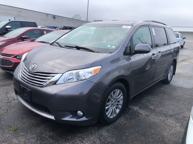 2017 Toyota Sienna 