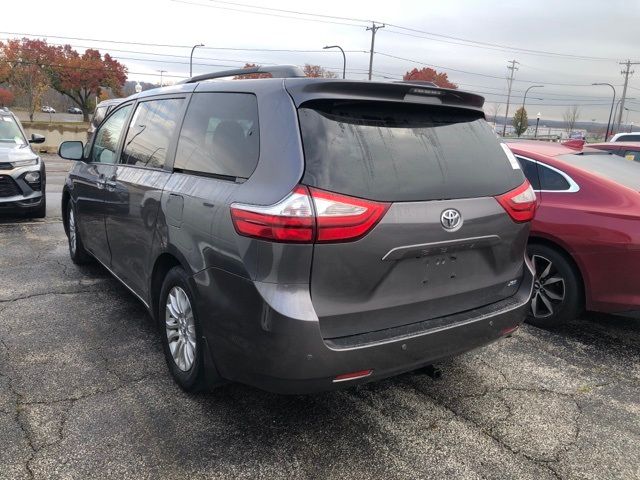 2017 Toyota Sienna 