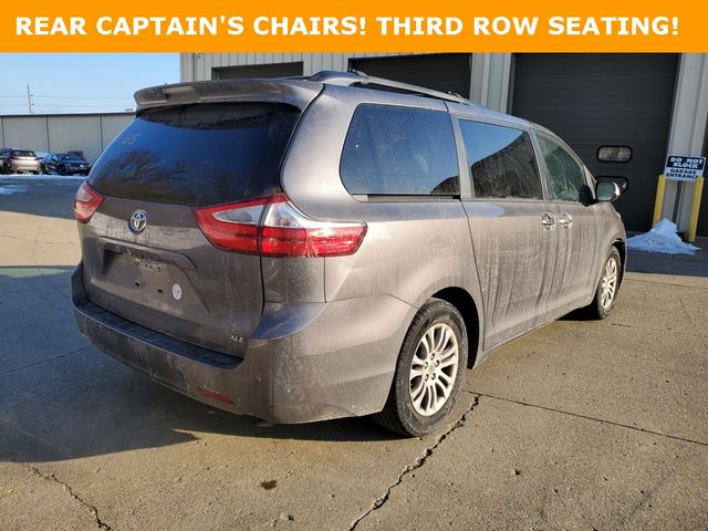 2017 Toyota Sienna XLE Auto Access Seat