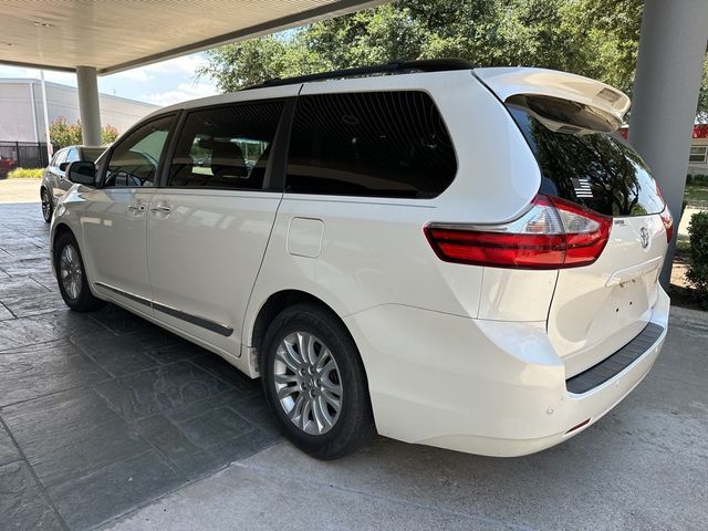 2017 Toyota Sienna XLE