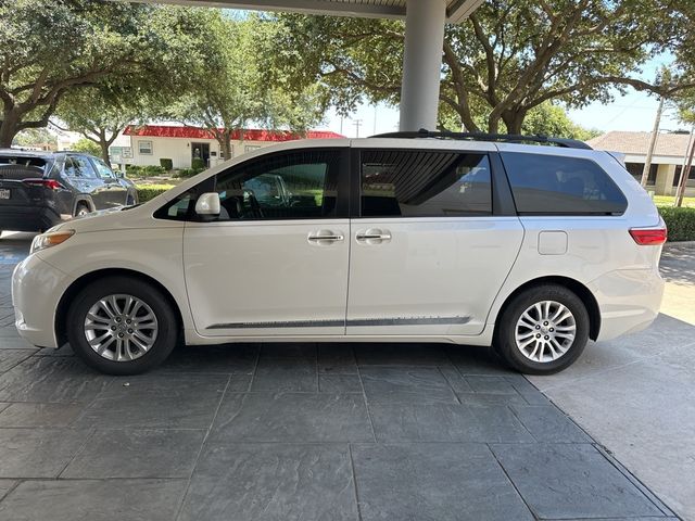 2017 Toyota Sienna XLE