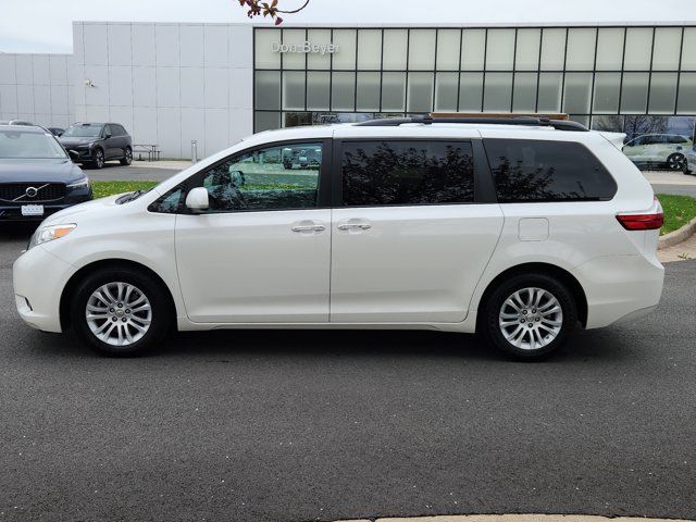 2017 Toyota Sienna 