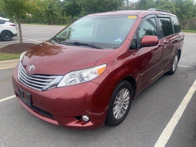 2017 Toyota Sienna XLE