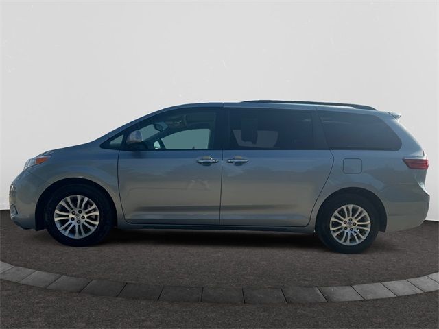 2017 Toyota Sienna XLE