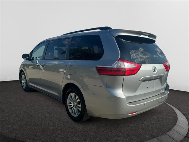 2017 Toyota Sienna XLE