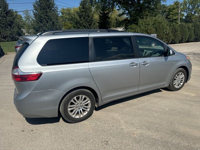 2017 Toyota Sienna XLE