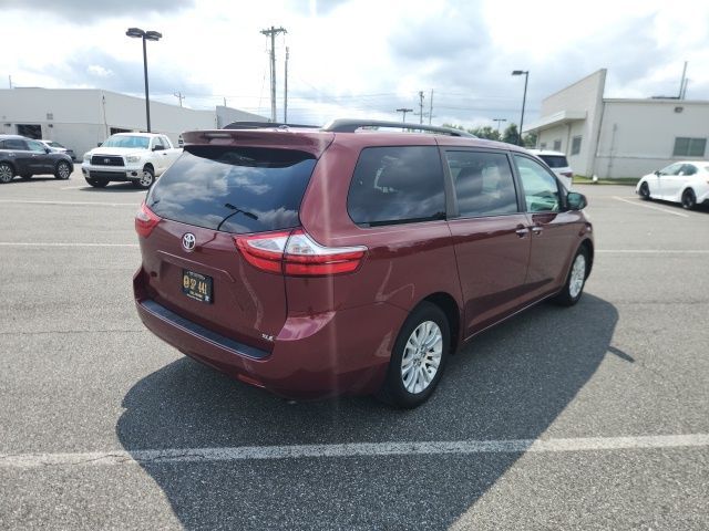 2017 Toyota Sienna XLE