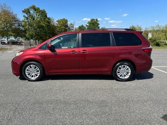 2017 Toyota Sienna XLE