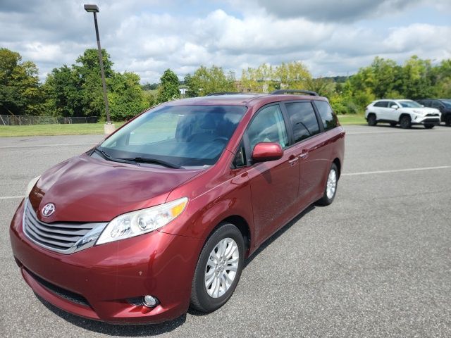 2017 Toyota Sienna XLE